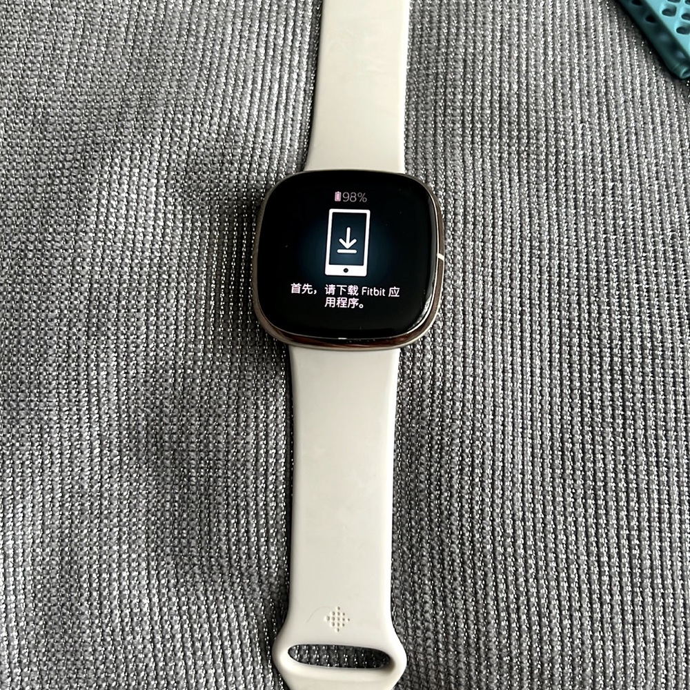 Fitbit sense: Soft gold stainless steel case lunar white infinity band